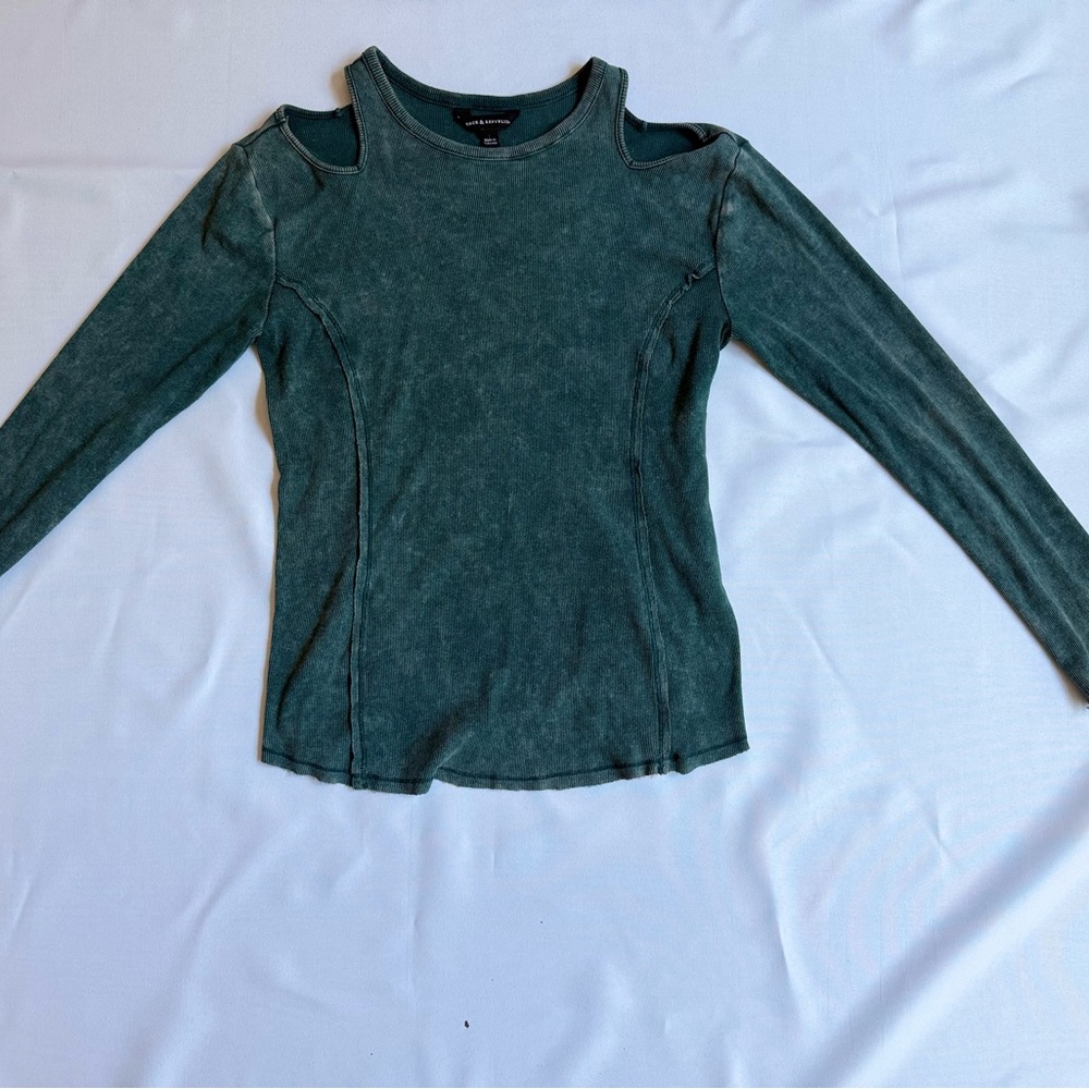 Rock & Republic Forest Green Cold-Shoulder Long Sleeve Tee